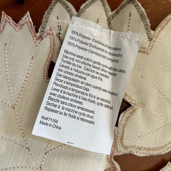 Maple Leaf Cut Out Doily - Picture 3 of 3